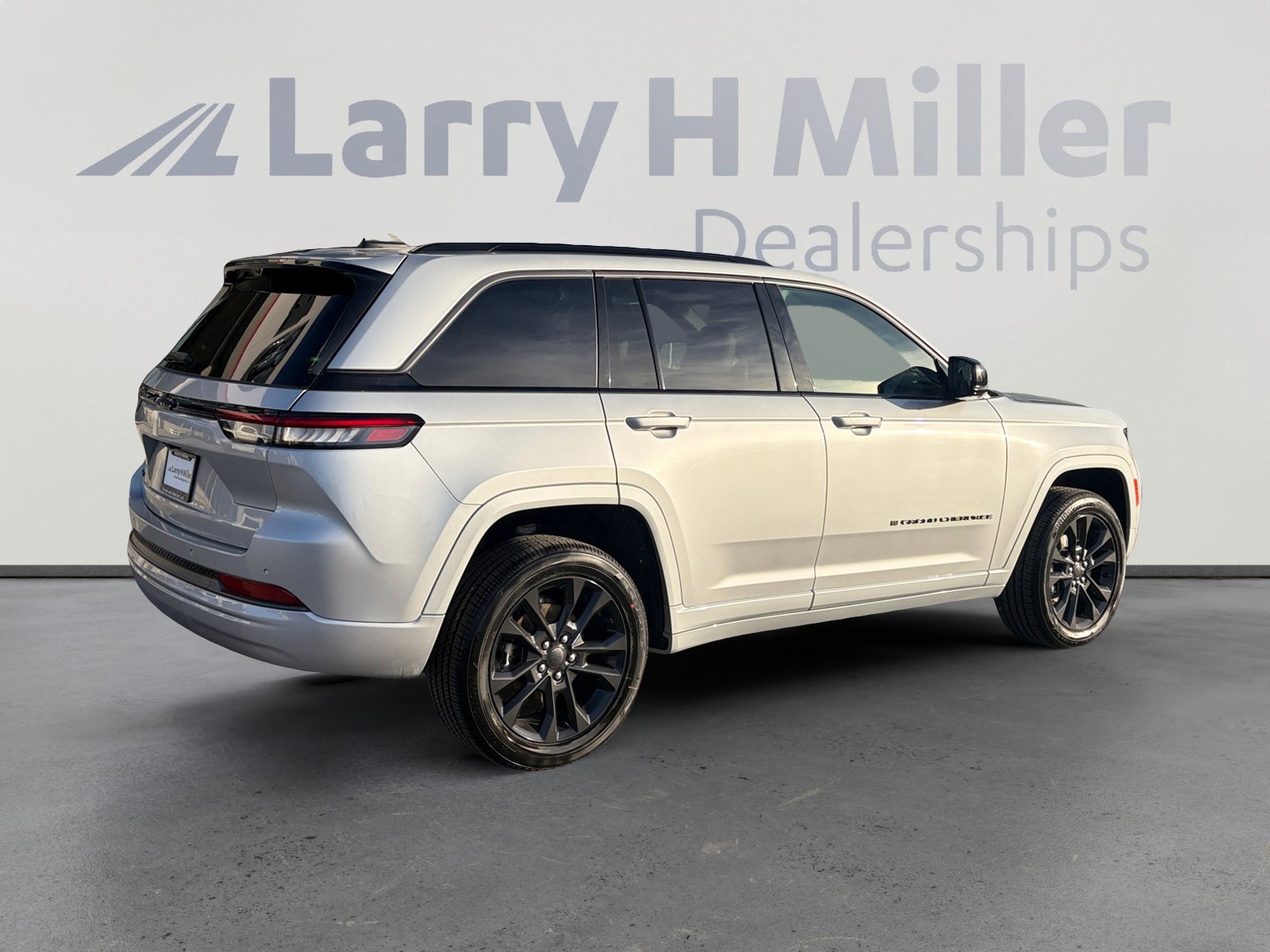 New 2026 Jeep Grand Cherokee Limited Reserve image 4