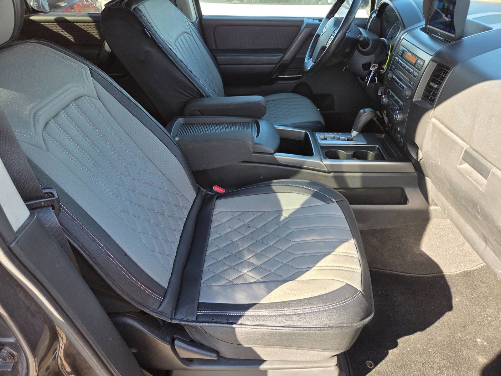 Used 2011 Nissan Titan SV w/ SV Premium Utility Pkg image 13