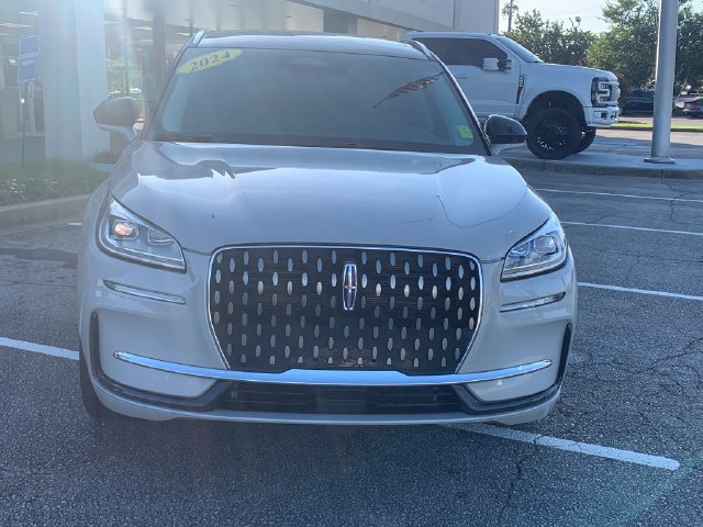 Used 2024 Lincoln Corsair Grand Touring AWD/4WD image 2