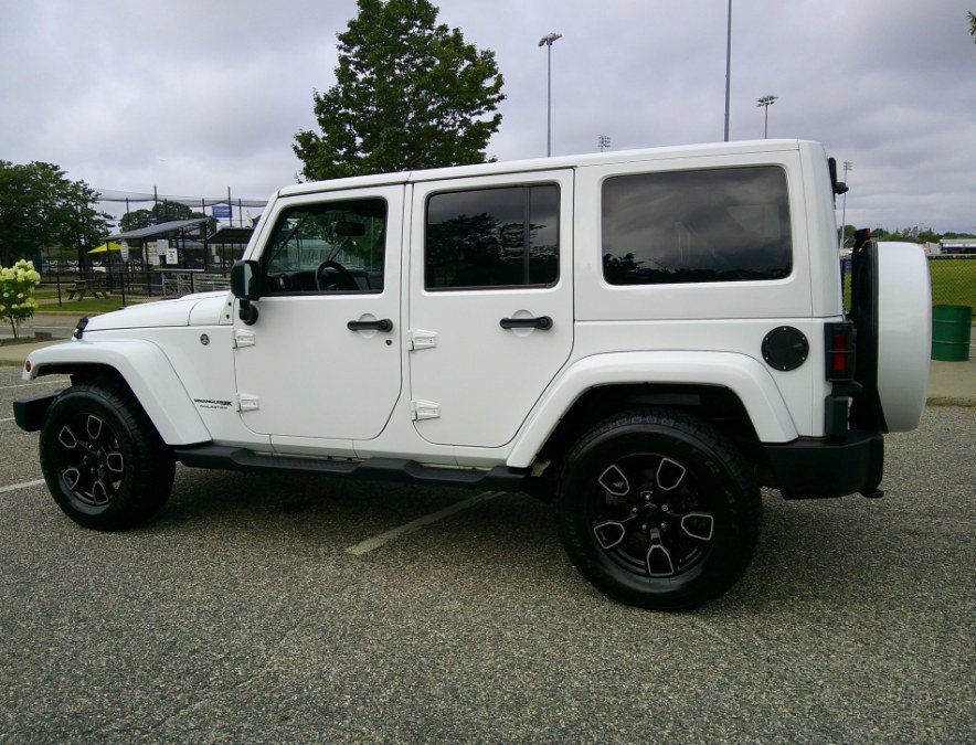 Used 2018 Jeep Wrangler Unlimited Sahara AWD/4WD image 38