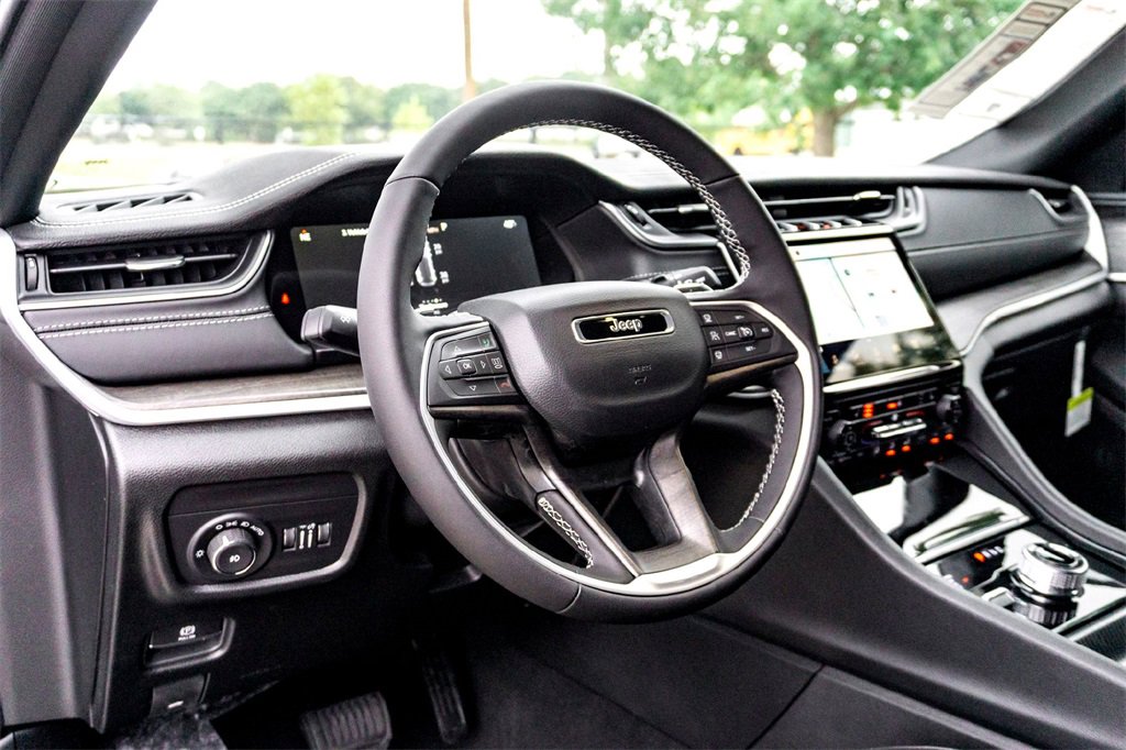 New 2025 Jeep Grand Cherokee Limited w/ MOPAR Finishing Package image 11