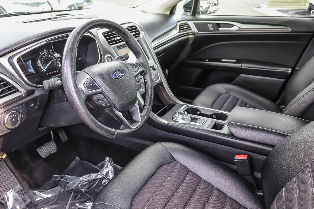 Used 2017 Ford Fusion SE w/ Equipment Group 201A FWD image 17