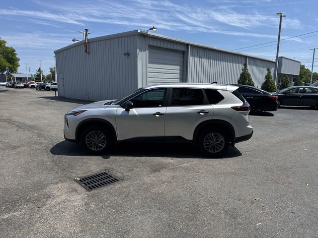 Used 2024 Nissan Rogue S FWD image 8