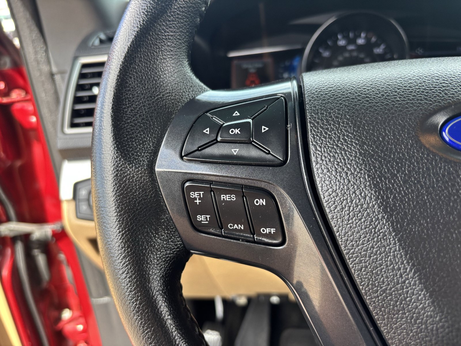 Used 2017 Ford Explorer XLT w/ Equipment Group 201A FWD image 30