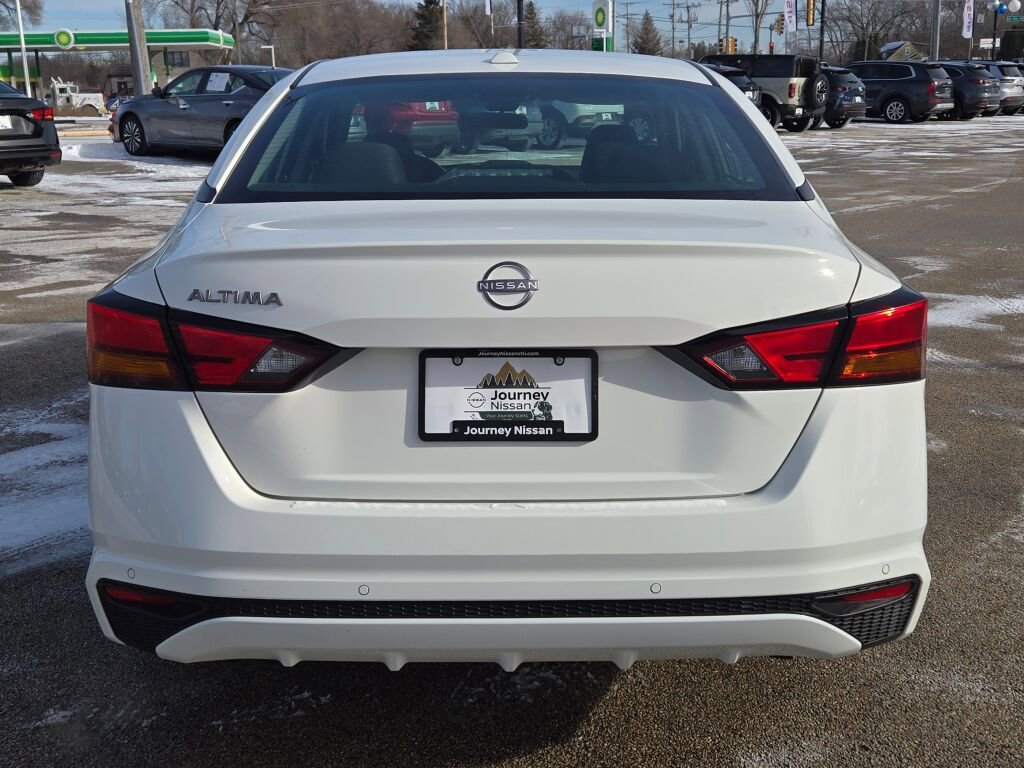 Used 2025 Nissan Altima 2.5 S image 12