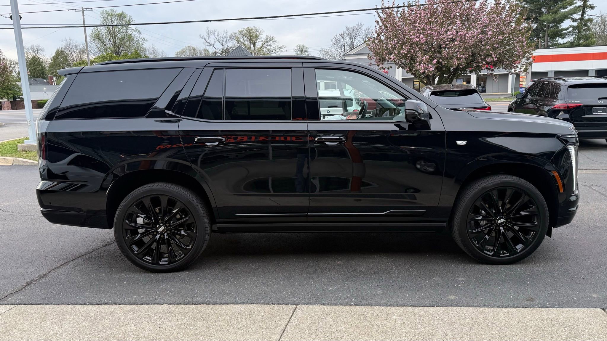 Used 2026 Cadillac Escalade Platinum Sport w/ LPO, ONYX Package AWD/4WD image 6