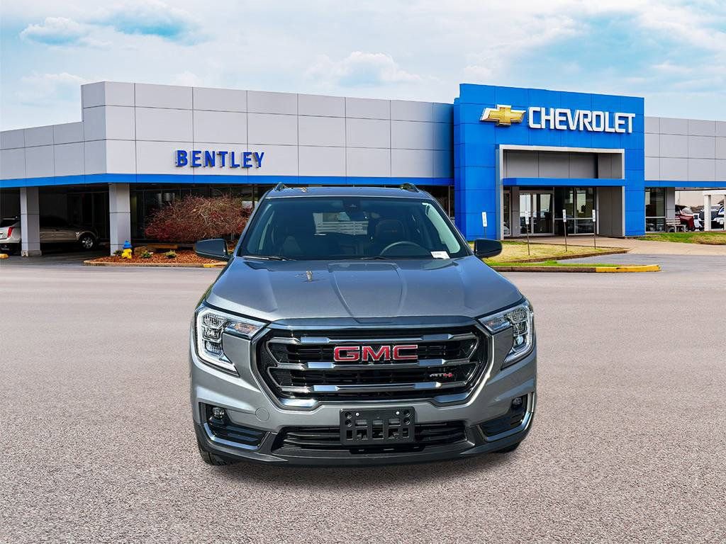 Used 2024 GMC Terrain AT4 image 8