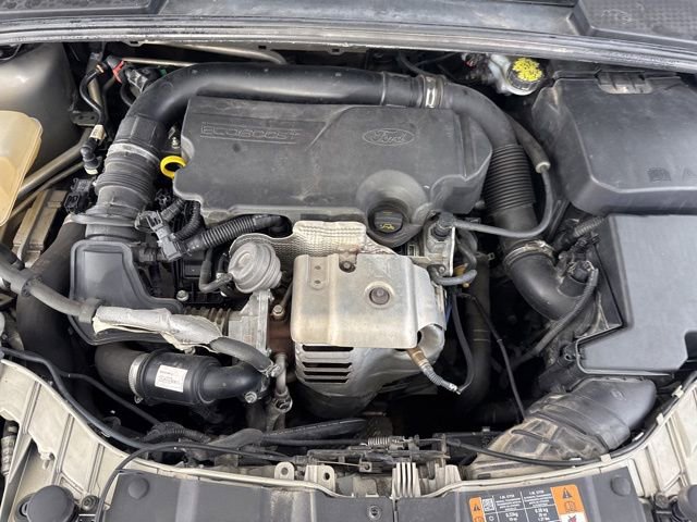 Used 2015 Ford Focus SE w/ SE Cold Weather Package image 18