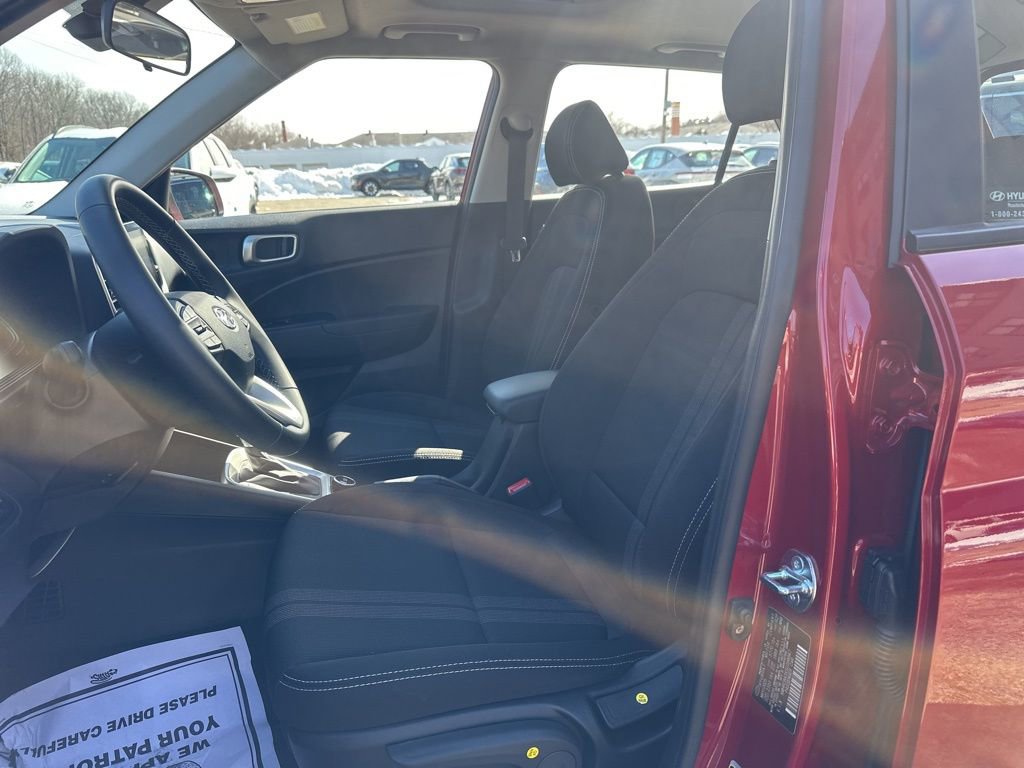 Certified 2025 Hyundai Venue SEL image 10