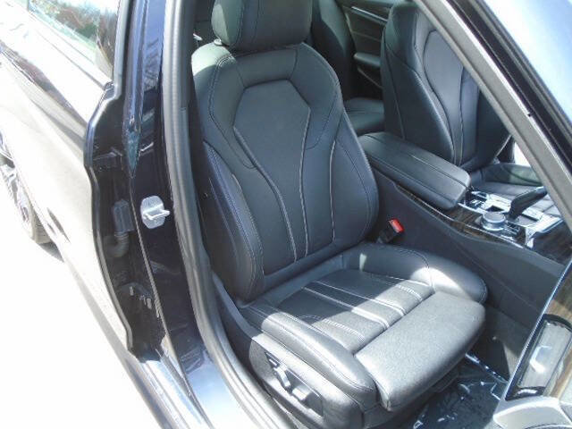 Used 2021 BMW 530i xDrive w/ M Sport Package image 11