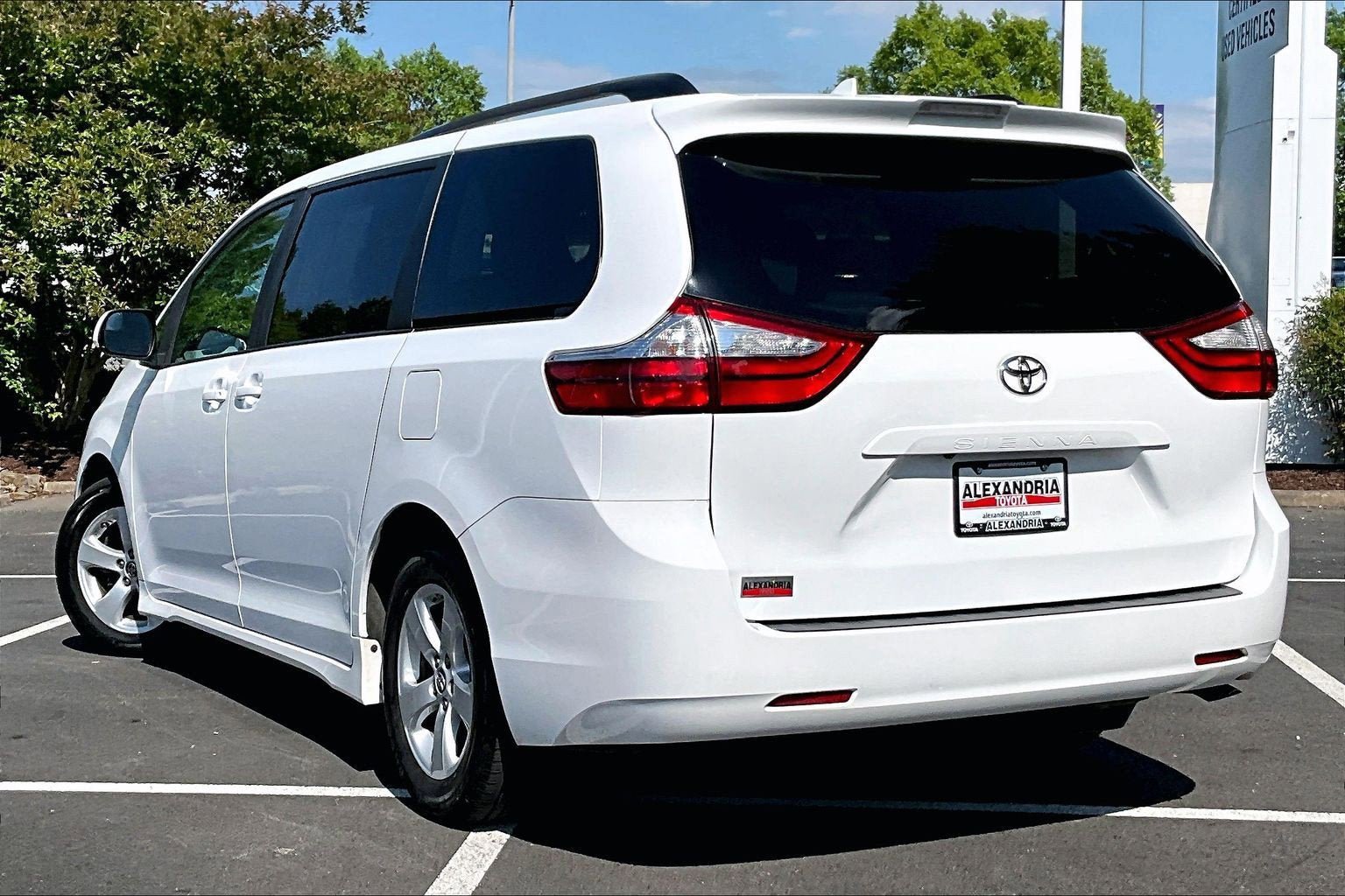 Used 2019 Toyota Sienna LE FWD image 10