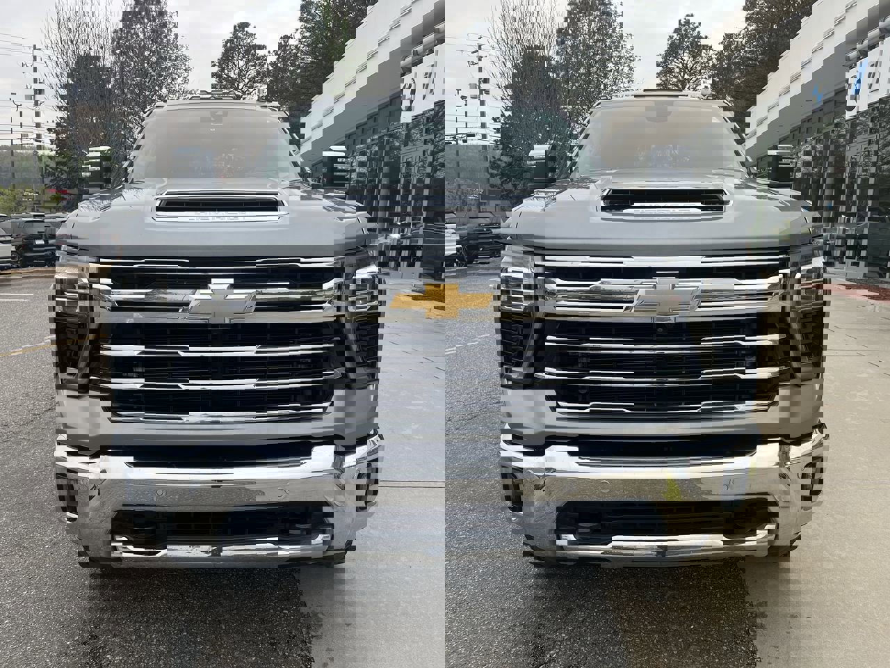 Used 2024 Chevrolet Silverado 2500 LTZ w/ LTZ Plus Package image 10