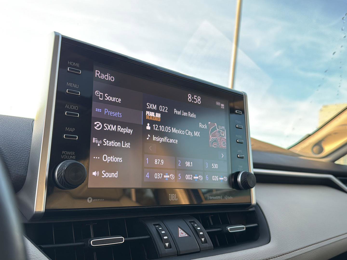 Used 2022 Toyota RAV4 Limited image 21