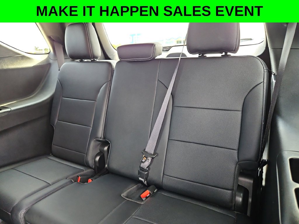 Used 2025 Chevrolet Traverse LT w/ Driver Confidence Package FWD image 16
