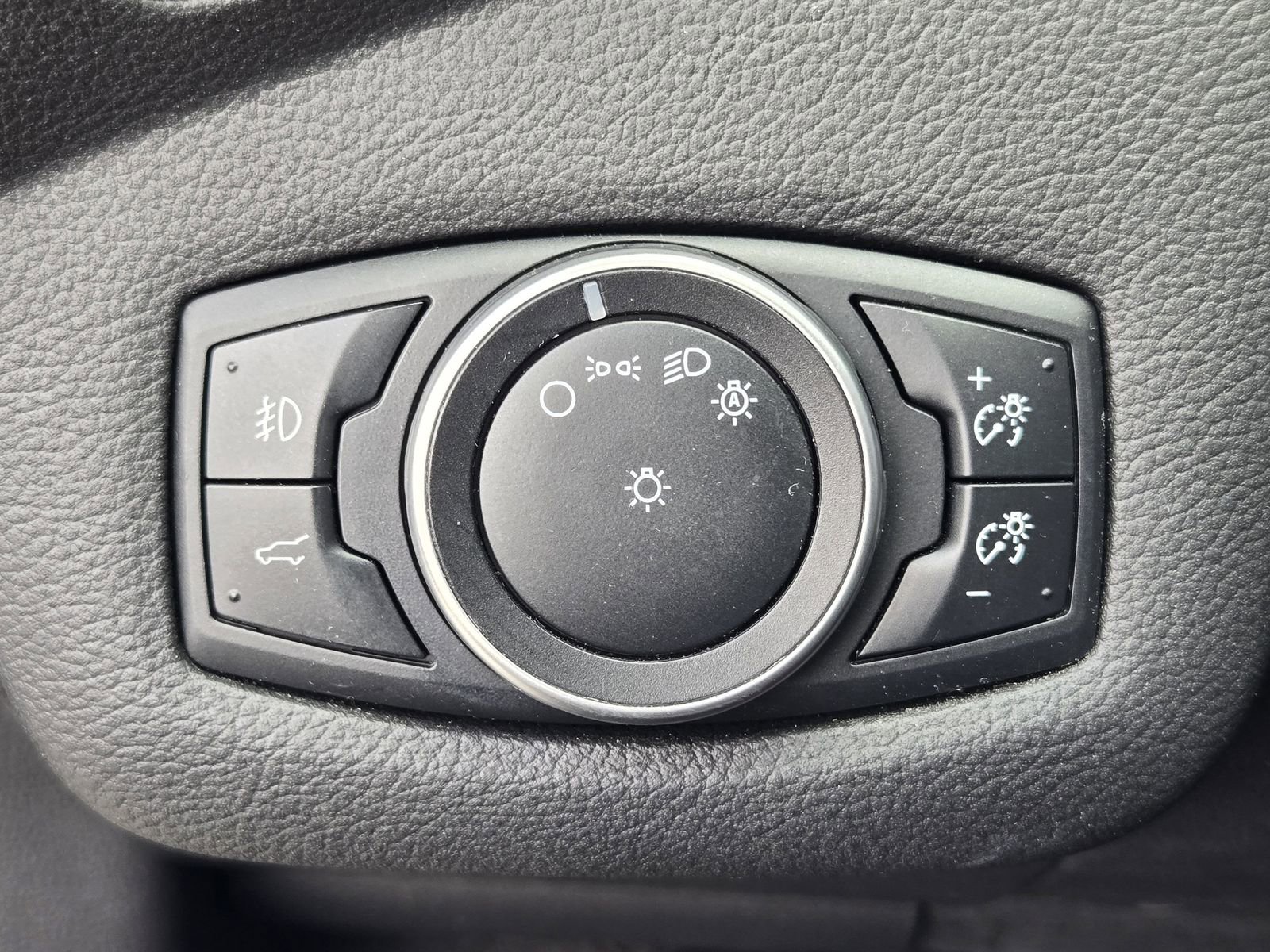 Used 2017 Ford Escape SE w/ Equipment Group 201A FWD image 18
