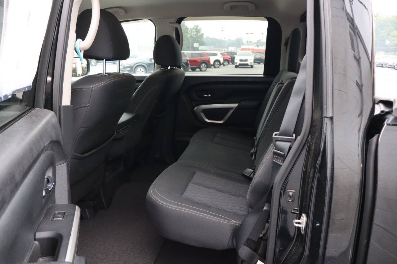 Used 2019 Nissan Titan SV AWD/4WD image 4