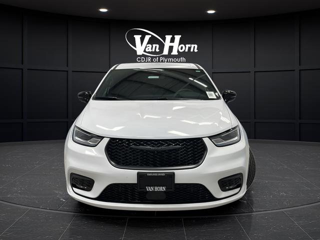 Used 2024 Chrysler Pacifica Limited FWD image 2