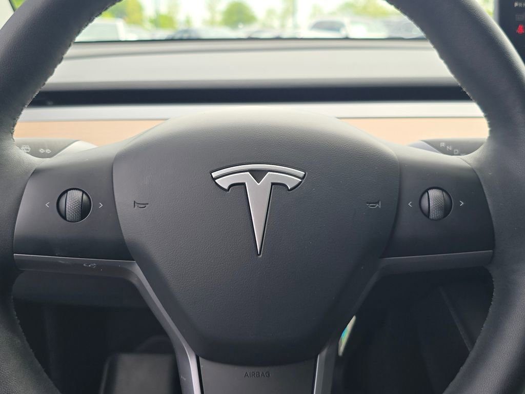 Used 2025 Tesla Model Y Long Range RWD image 25