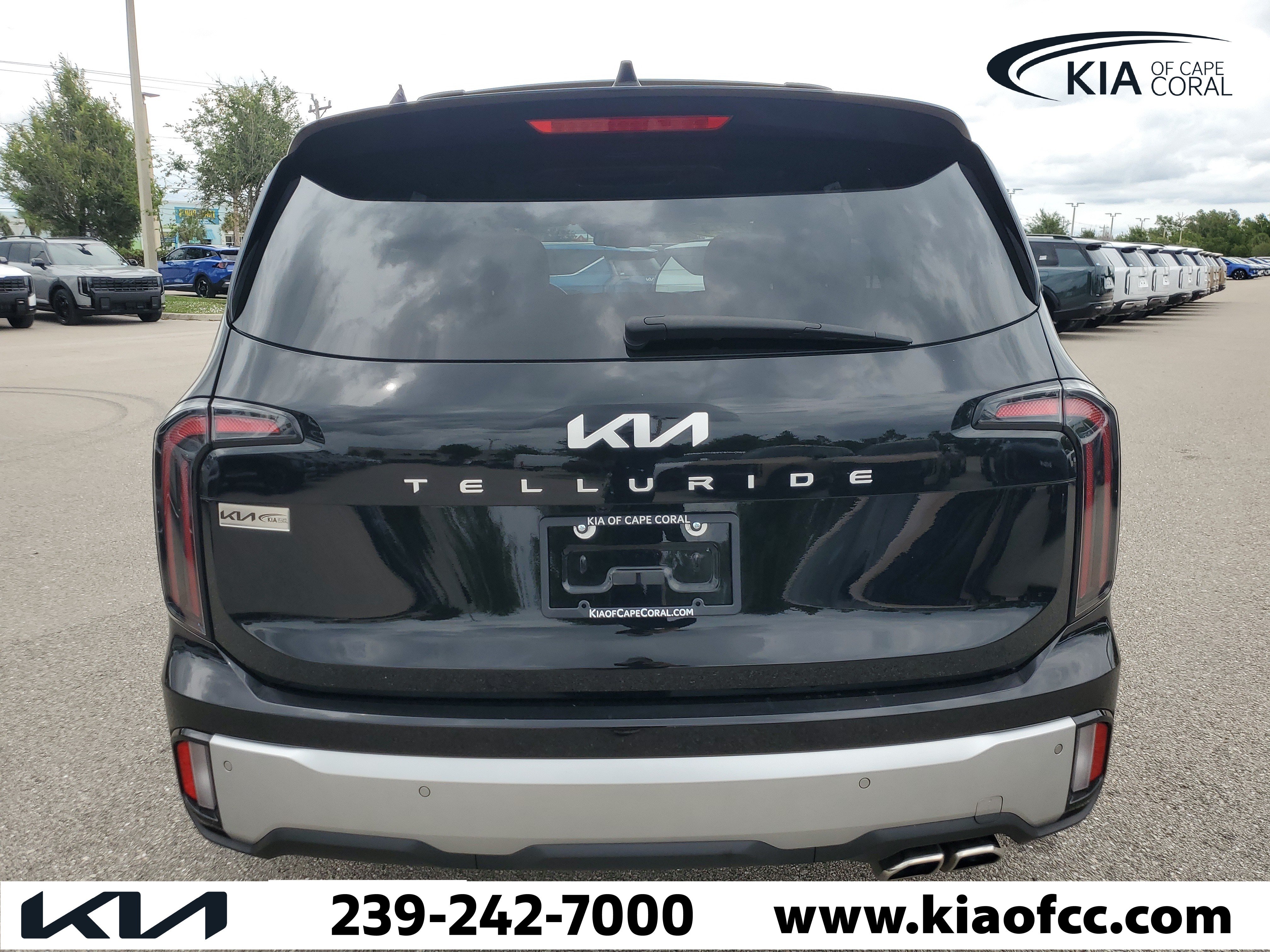 Certified 2024 Kia Telluride EX w/ EX Captain's Chair Package FWD image 5