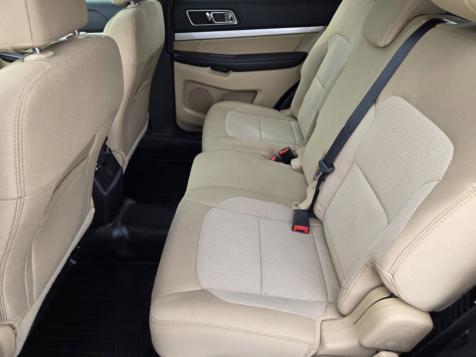 Used 2017 Ford Explorer XLT image 27