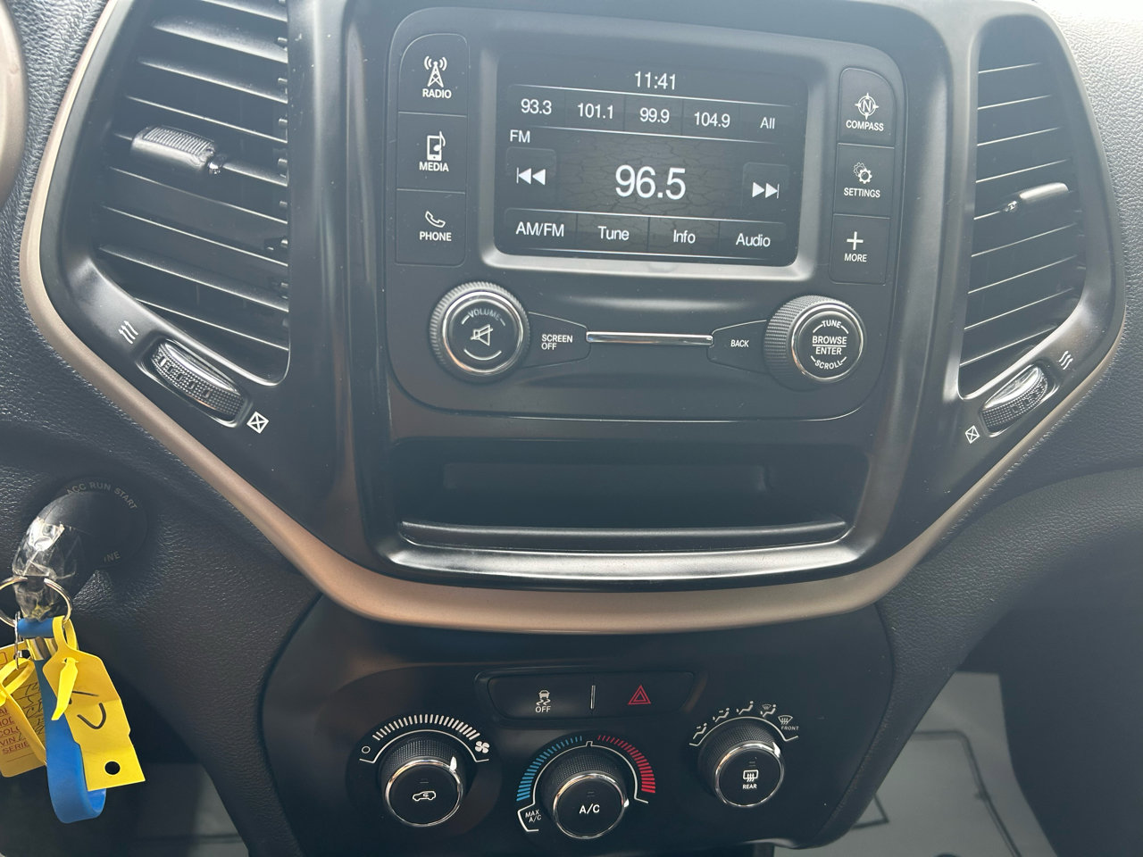 Used 2014 Jeep Cherokee Sport image 22