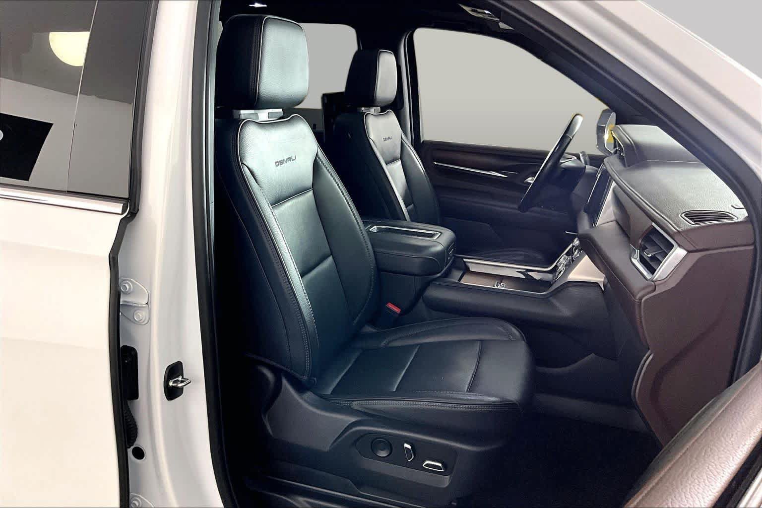 Used 2022 GMC Yukon Denali AWD/4WD image 9