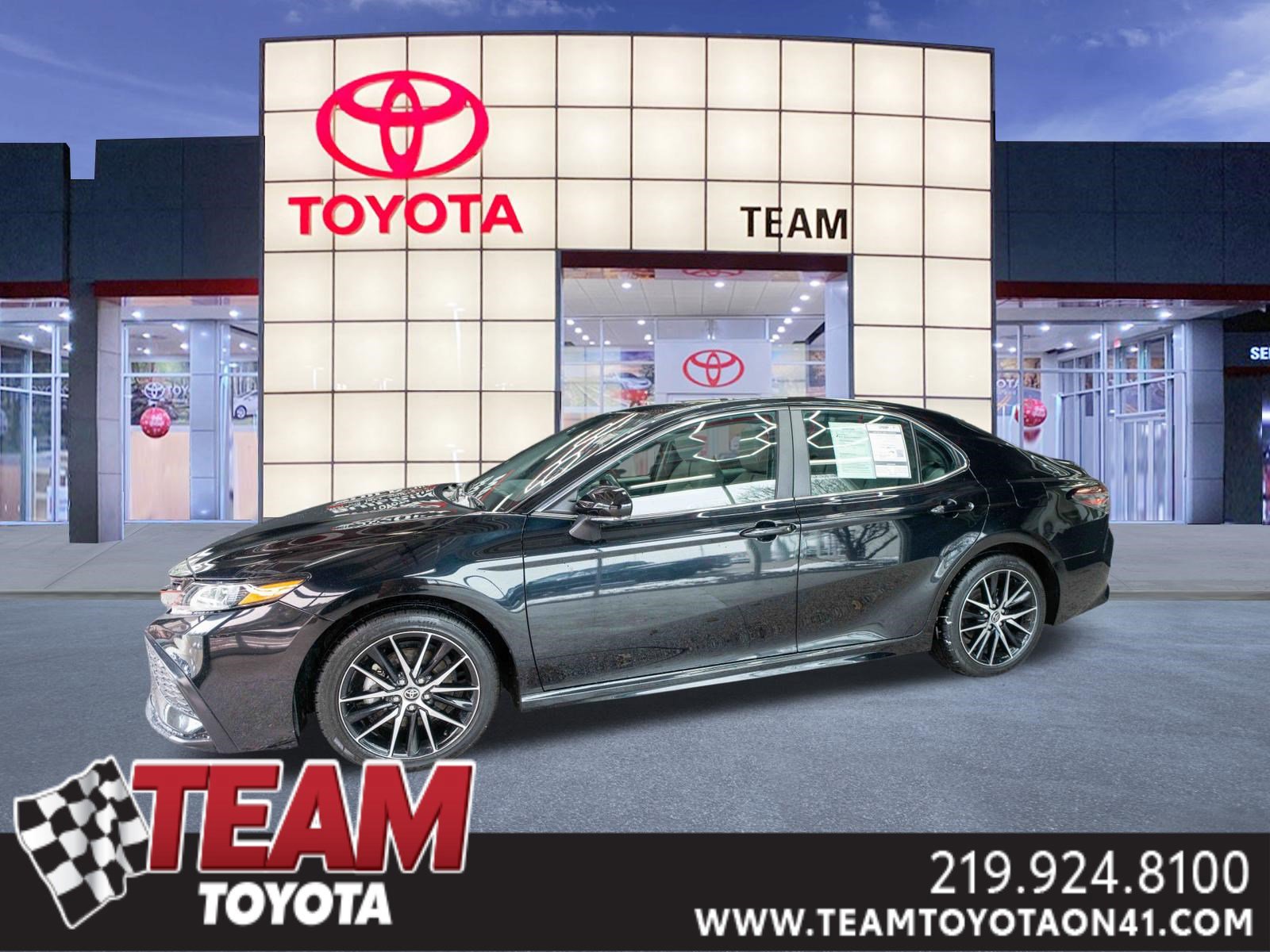 Used 2024 Toyota Camry SE w/ Convenience Package image 1