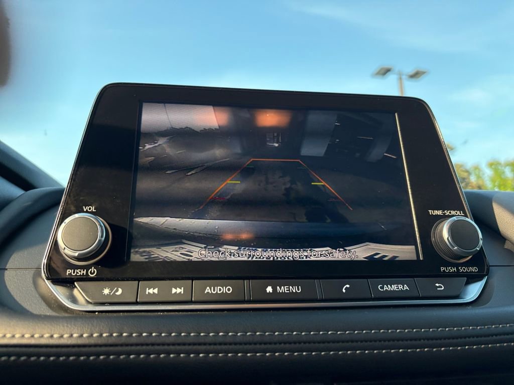 Used 2025 Nissan Rogue S image 18