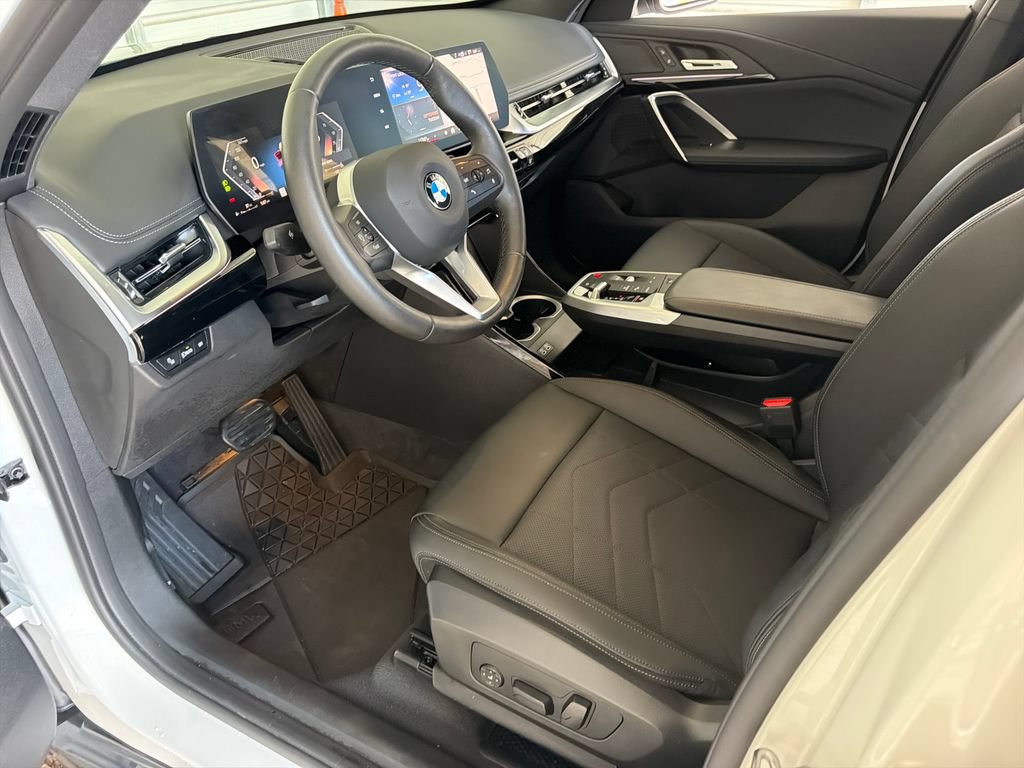 Used 2025 BMW X1 xDrive28i w/ Convenience Package AWD/4WD image 2
