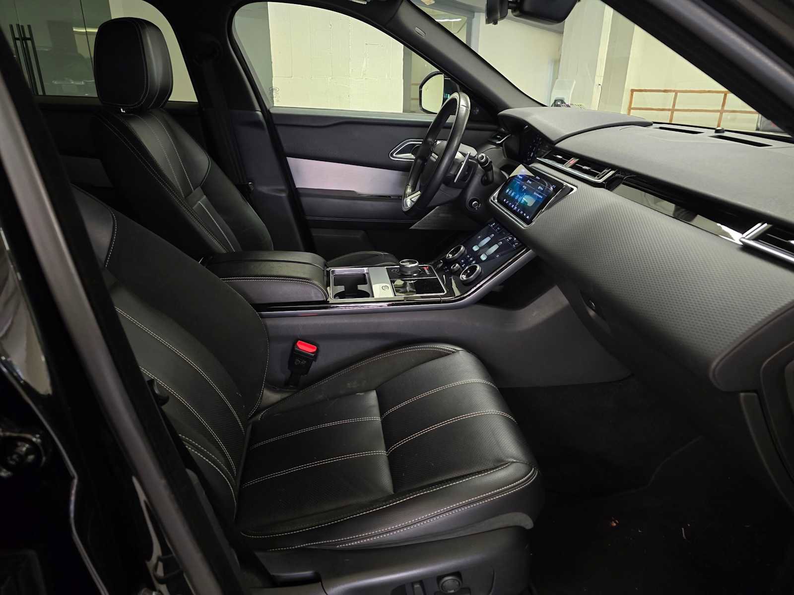 Used 2020 Land Rover Range Rover Velar R-Dynamic S image 12