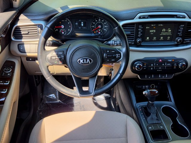Used 2017 Kia Sorento FWD w/ LX Convenience Package image 14