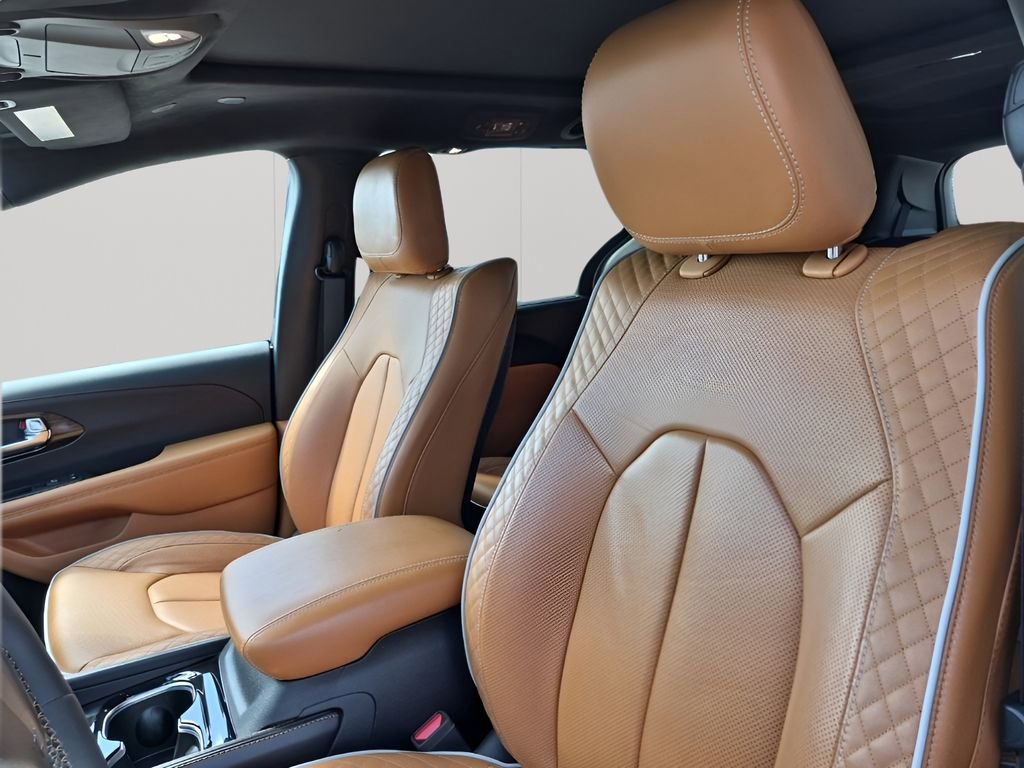 Used 2023 Chrysler Pacifica Pinnacle image 31