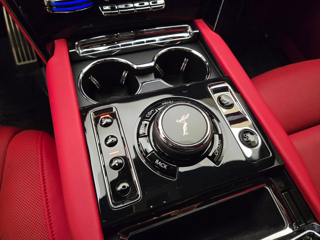 Certified 2022 Rolls-Royce Cullinan Black Badge w/ Dark Exterior Package image 39