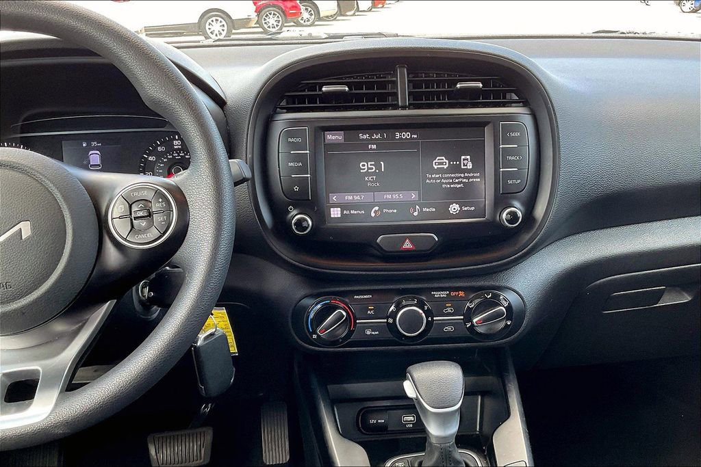 Certified 2022 Kia Soul LX w/ Technology Package image 6