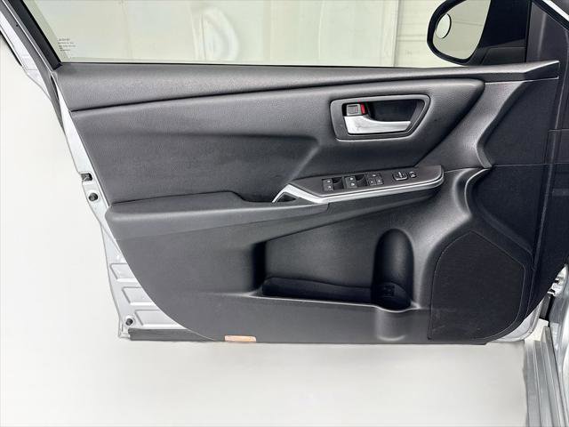 Used 2016 Toyota Camry SE FWD image 22