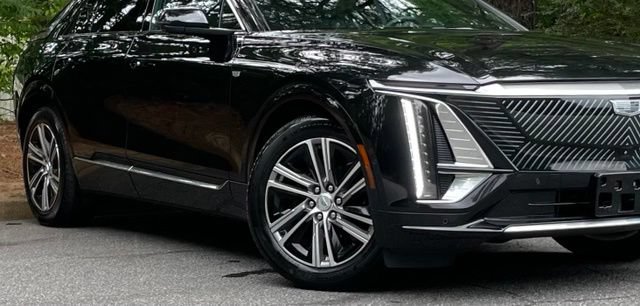 Used 2024 Cadillac Lyriq Luxury AWD/4WD image 10