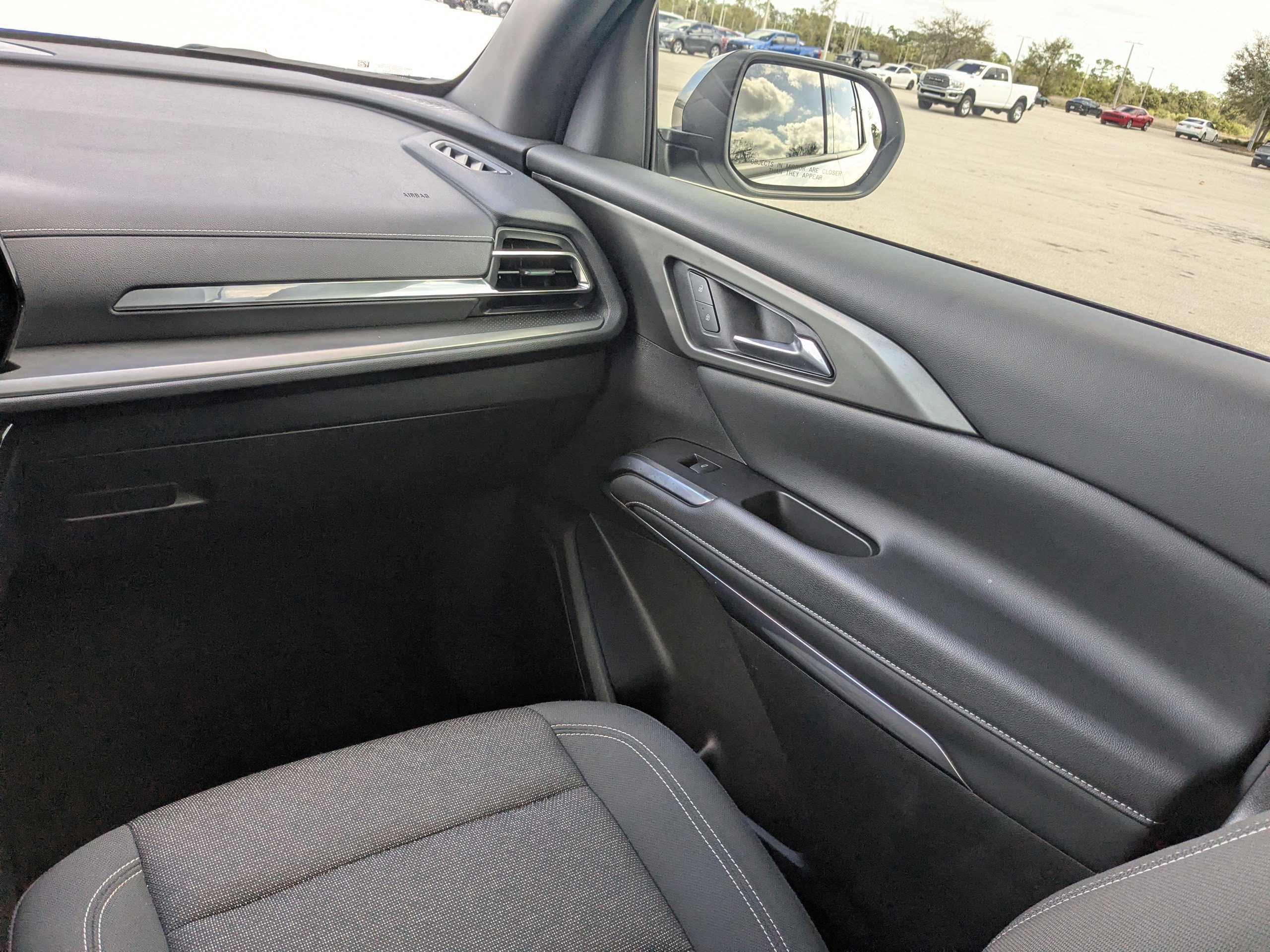 Used 2025 Chevrolet Traverse LT w/ Driver Confidence Package image 20