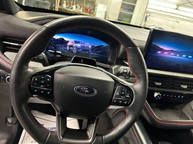 Used 2025 Ford Explorer ST-Line w/ ST-Line Street Pack AWD/4WD image 17