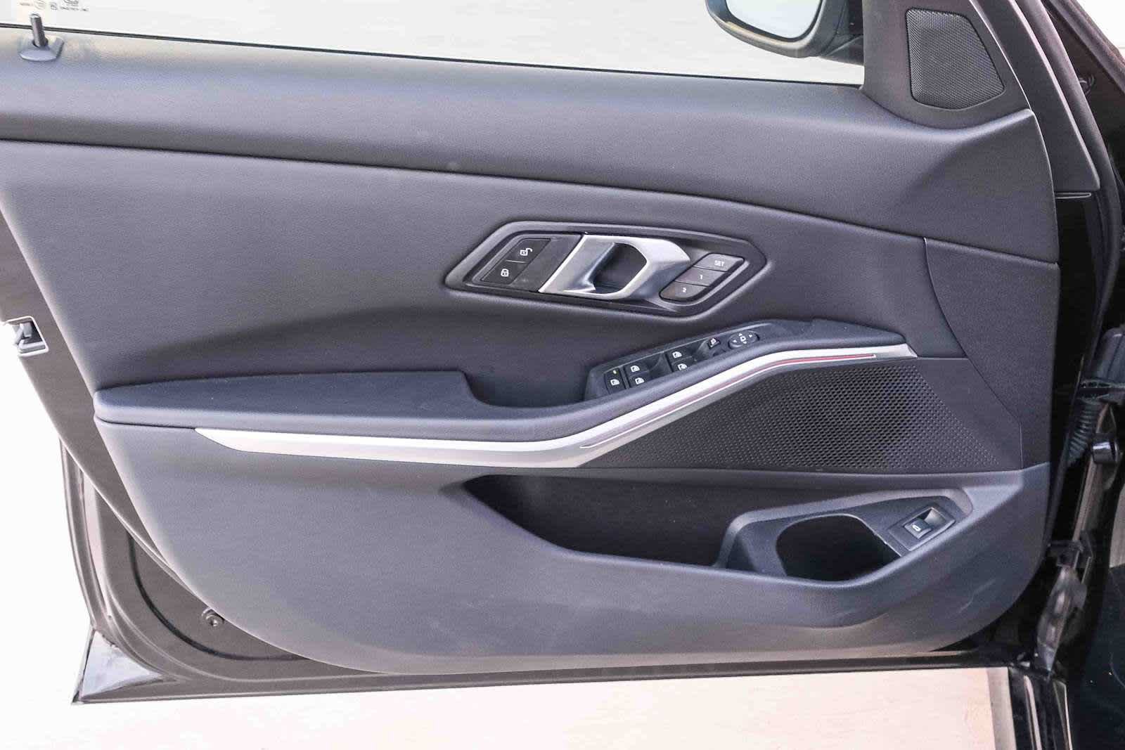 Used 2025 BMW 330i Sedan w/ Convenience Package RWD image 22