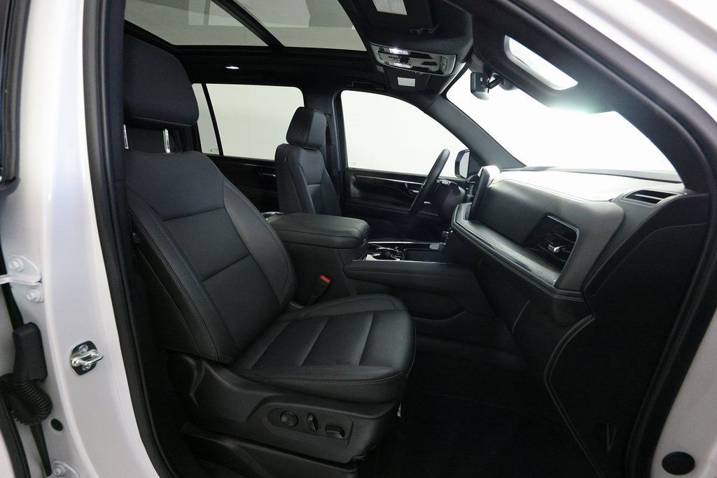 Used 2025 Chevrolet Suburban Z71 w/ Comfort Package image 12