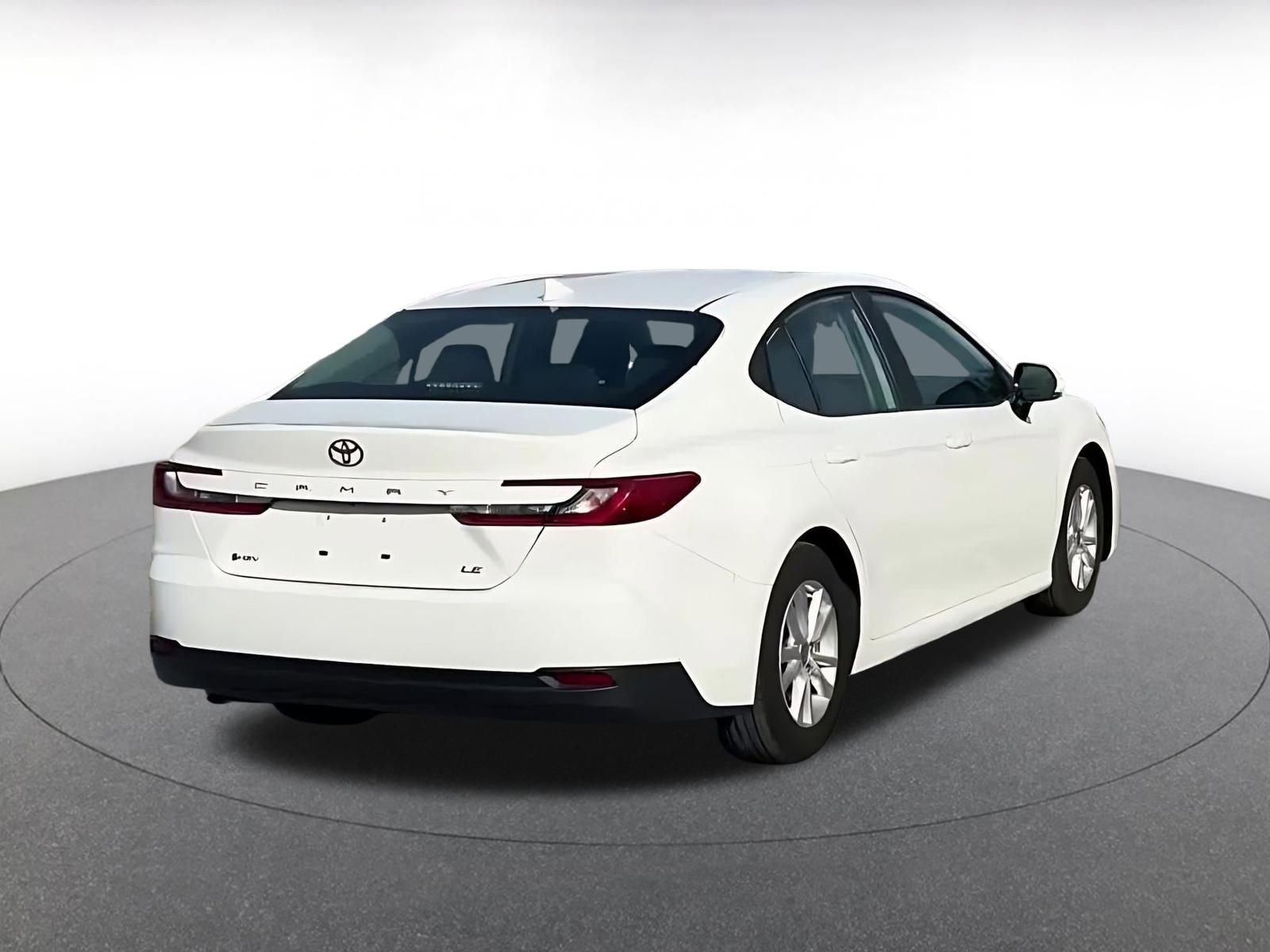 Used 2025 Toyota Camry LE image 7