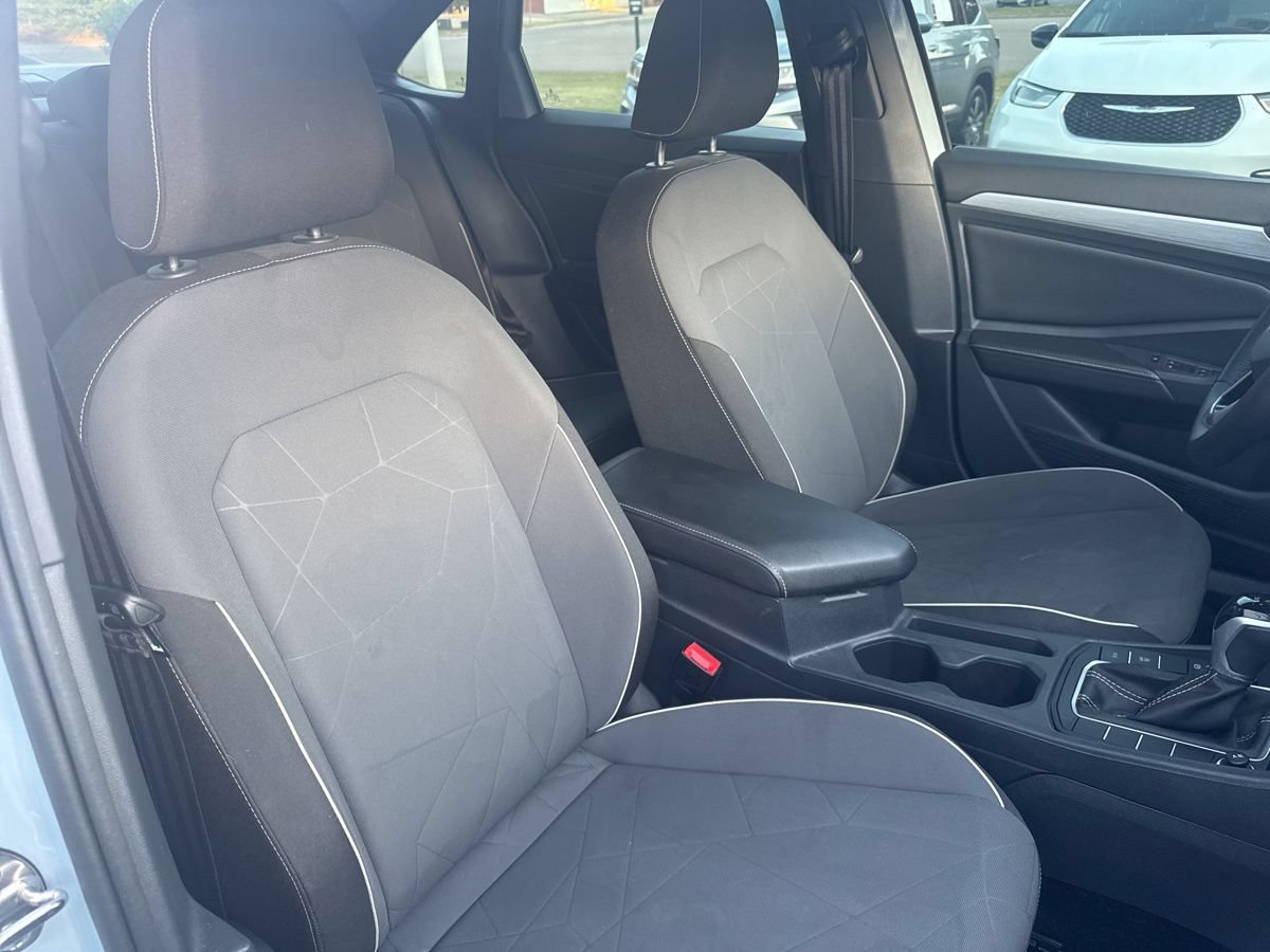 Used 2025 Volkswagen Jetta Sport FWD image 45