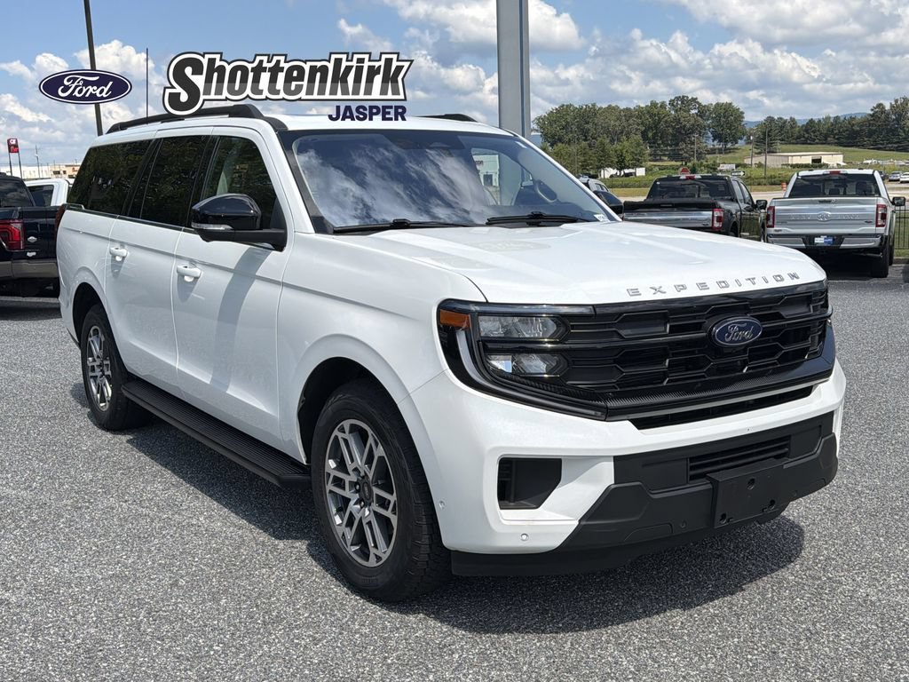Used 2025 Ford Expedition Max Active AWD/4WD image 1