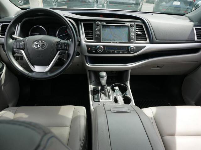 Certified 2019 Toyota Highlander XLE AWD/4WD image 13