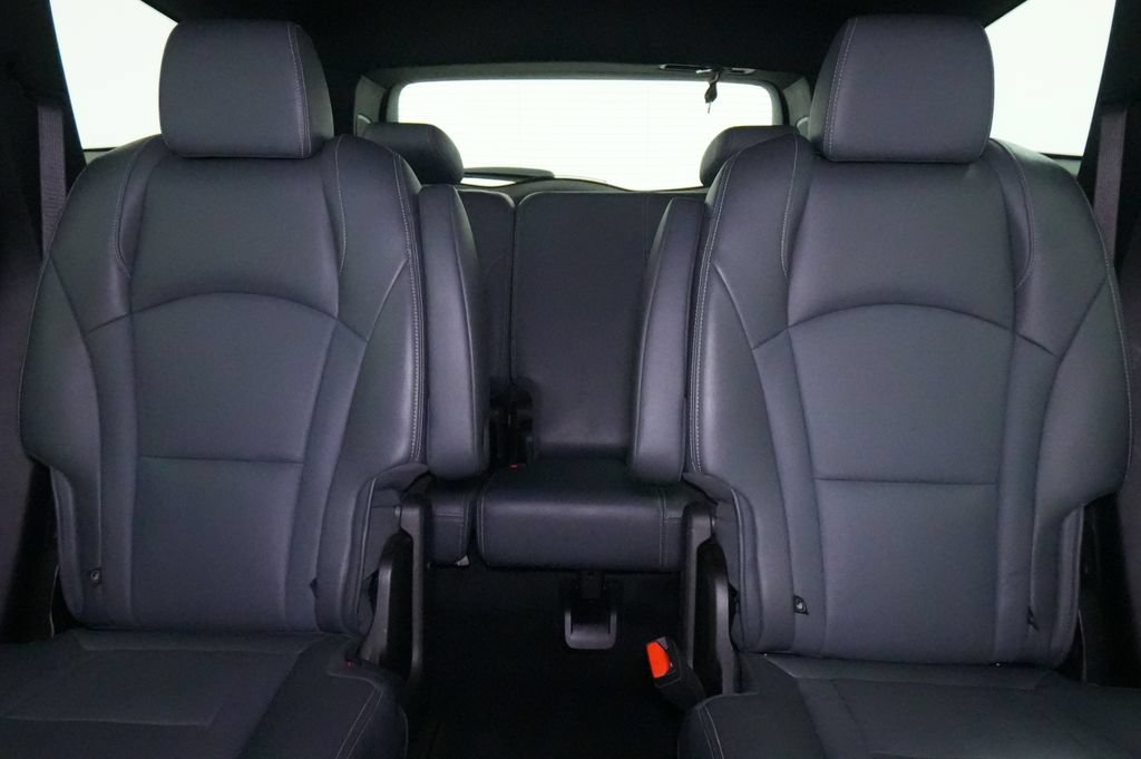 Used 2022 Buick Enclave Premium AWD/4WD image 16