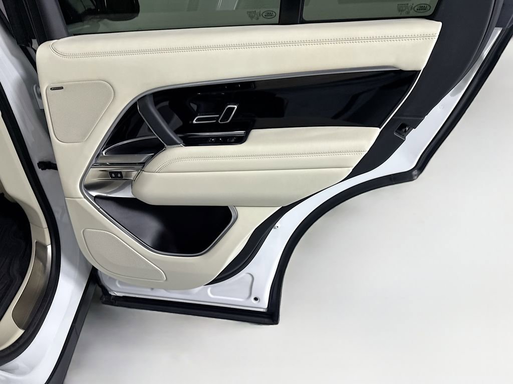 Used 2023 Land Rover Range Rover SE image 28