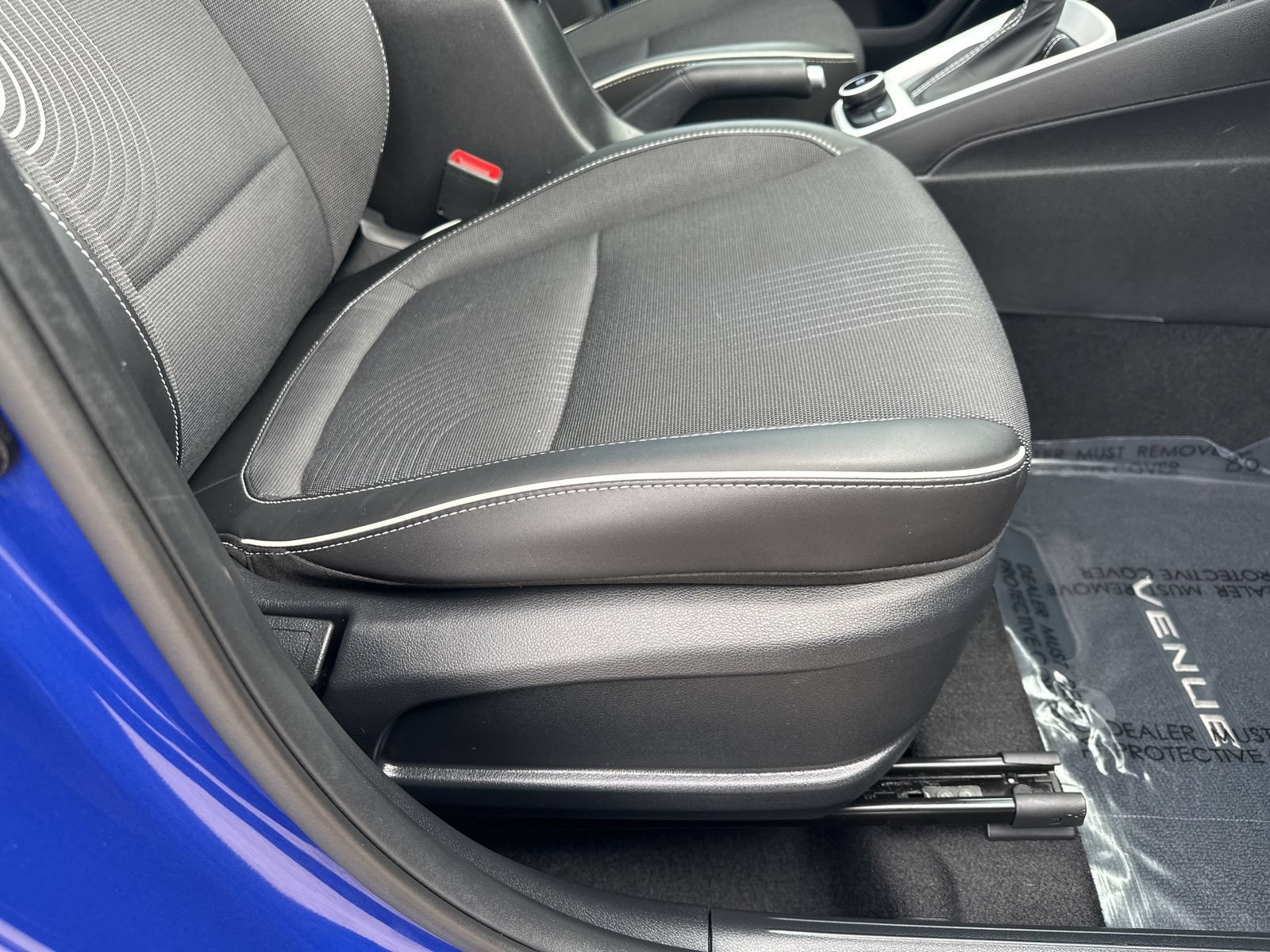 Used 2023 Hyundai Venue Limited FWD image 28