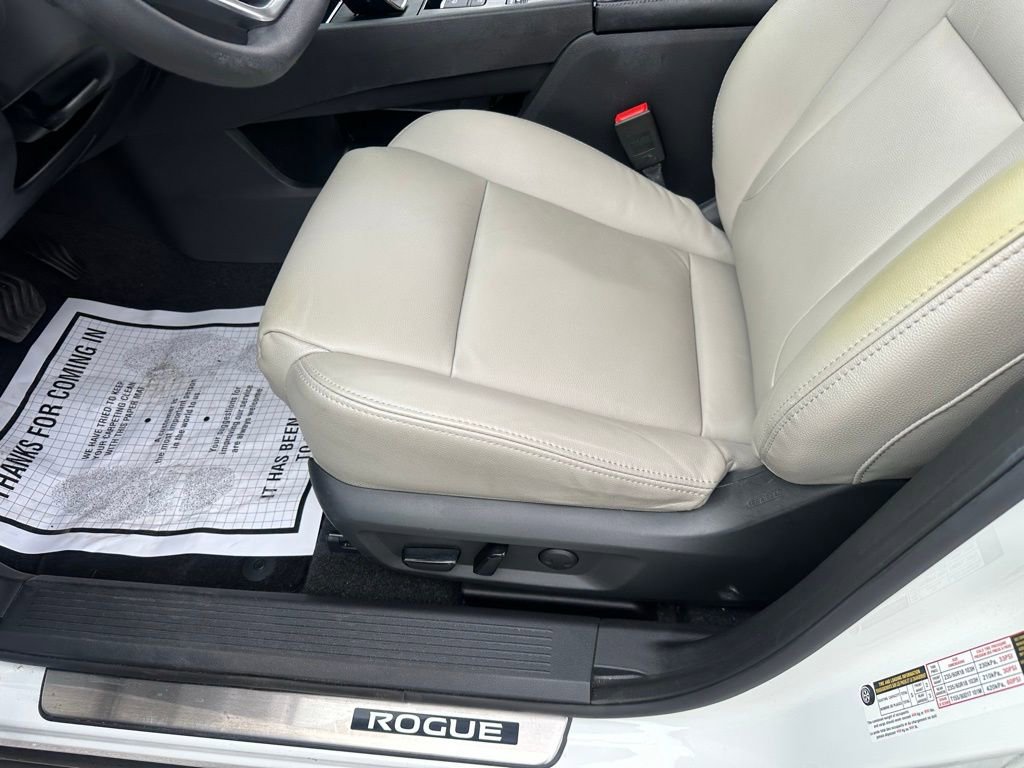 Used 2023 Nissan Rogue SV image 24