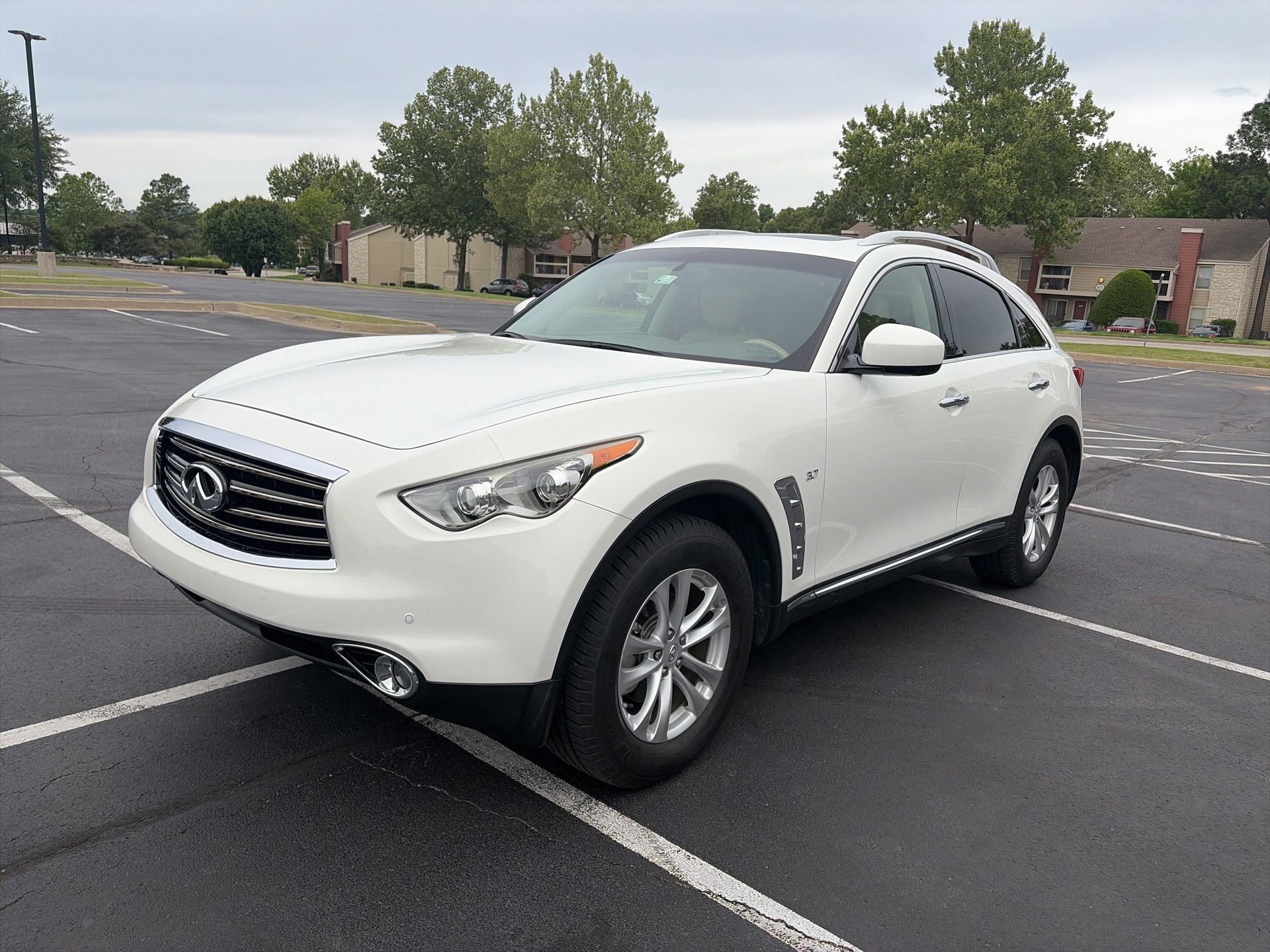 Used 2014 INFINITI QX70 AWD w/ Premium Package image 1