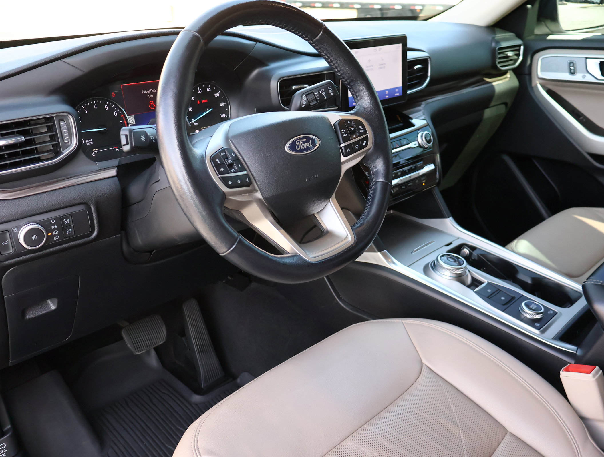 Used 2022 Ford Explorer Limited w/ Equipment Group 301A image 3